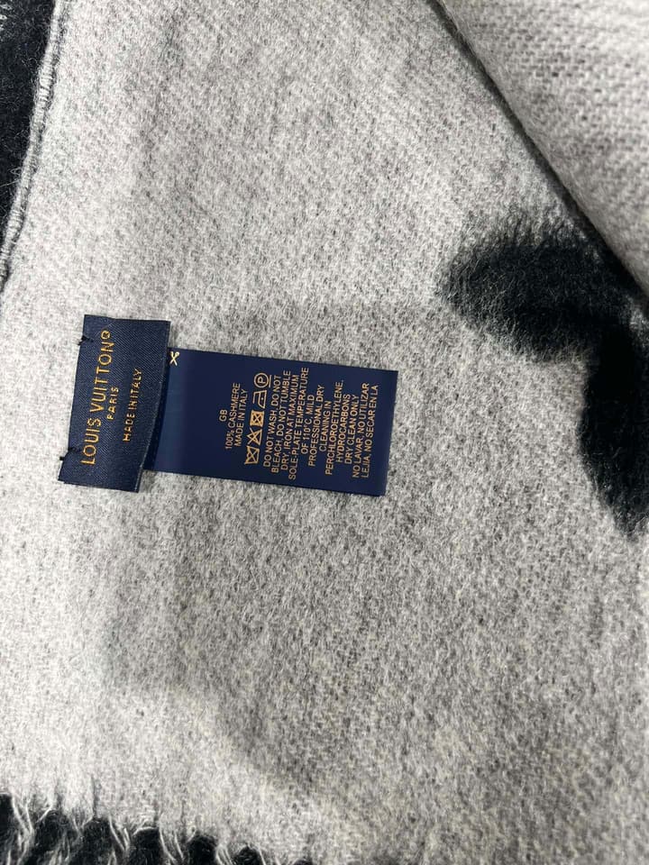 Louis Vuitton Reykjavik Cashmere Scarf/Shawl