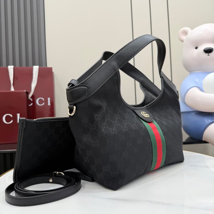 Gucci Giglio GG Canvas Handbag – 2026 Spring/Summer Collection in Black GG Canvas