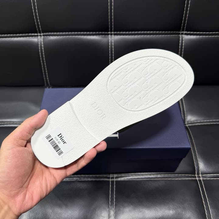 Dior Men's Pebbled Leather and Suede Slides – Spring/Summer Collection 2025 in Black Pebbled Leather Cross Strap