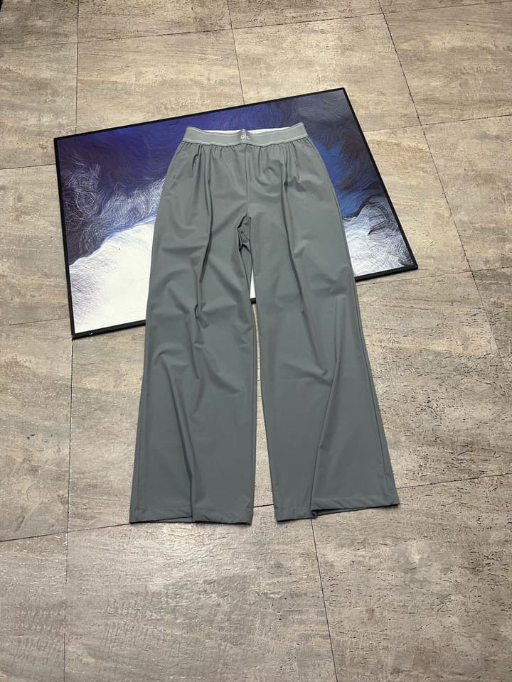Alo Yoga Suit Up High-Waist Wide-Leg Trousers in Black