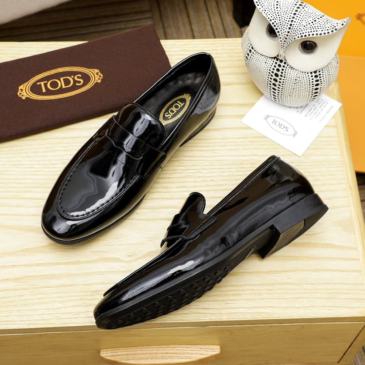 Tod's Classic Men's Driving Shoes in Polished Black