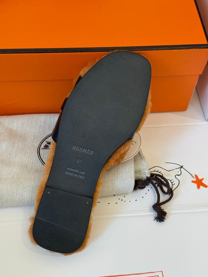 Hermès Kelly Buckle Fur Slippers – 25FW in Cognac Two-tone Plush