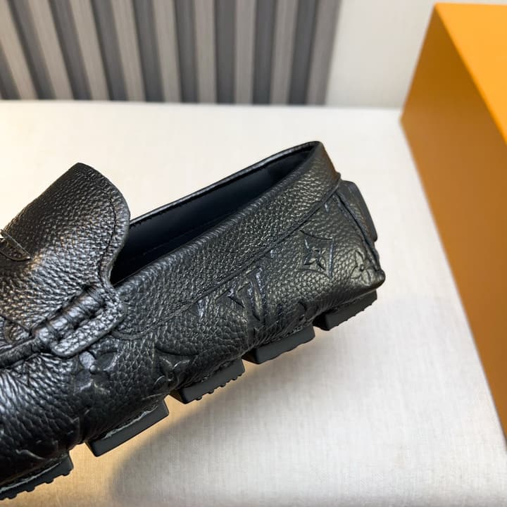 Louis Vuitton Pebbled Leather Driving Shoes in Black Textured Leather