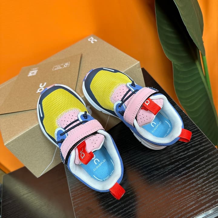 On Kids Running Sneakers – Kids Collection in Black