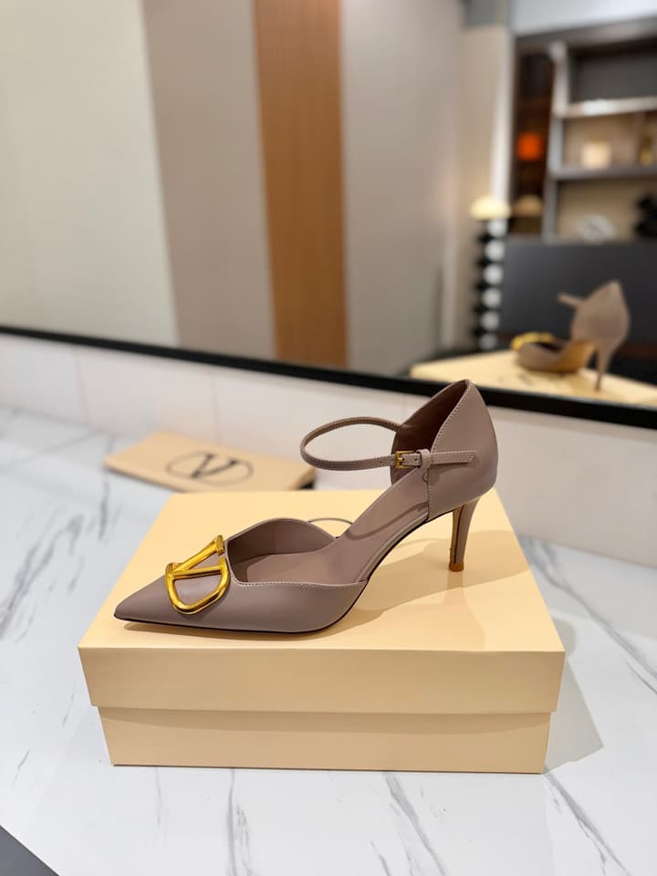 Valentino Garavani VLogo Signature Slingback Sandals in Classic Black