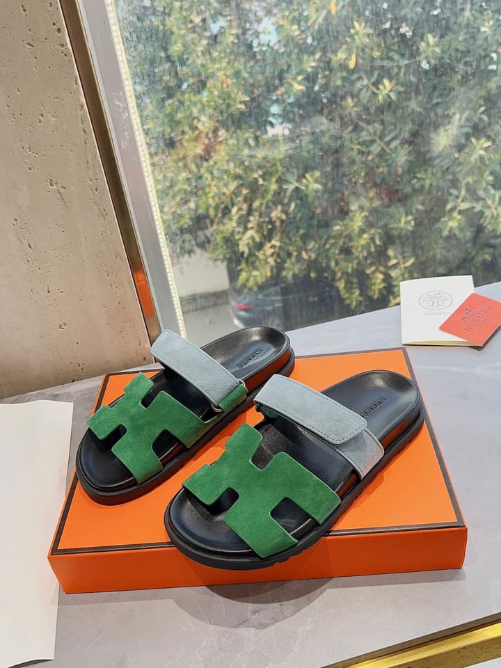 Hermès Pig Nose Thong Sandals – 2024 Spring/Summer Collection in Black