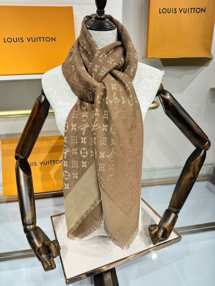 Louis Vuitton Classic Monogram Jacquard Shawl – 2024 New Color