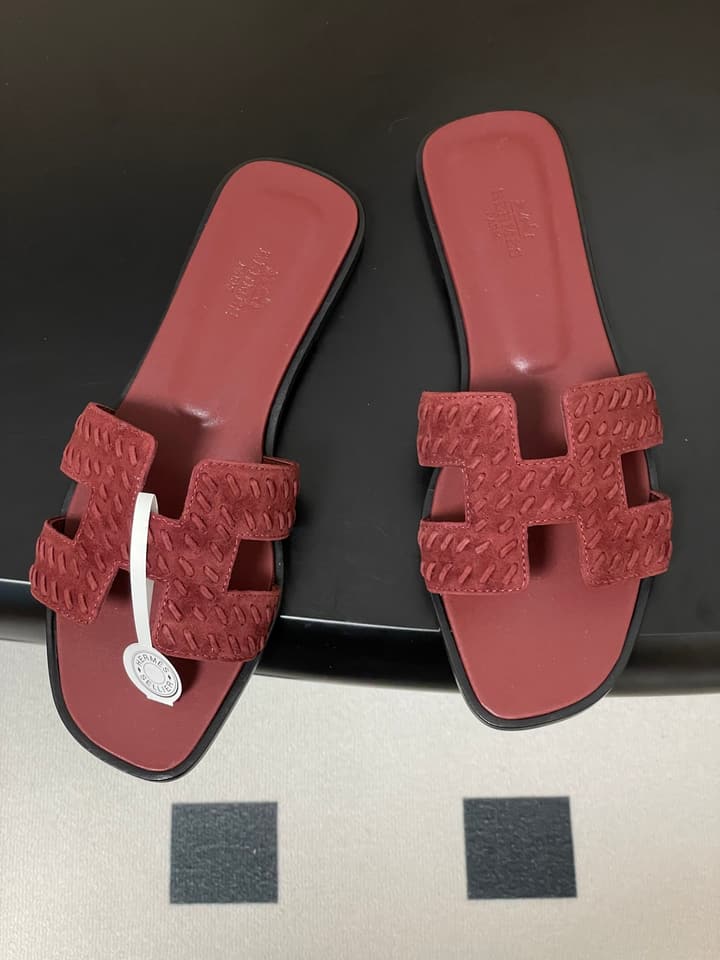 Hermès Oran Woven Suede Sandals – 2025 Collection in Black Leather