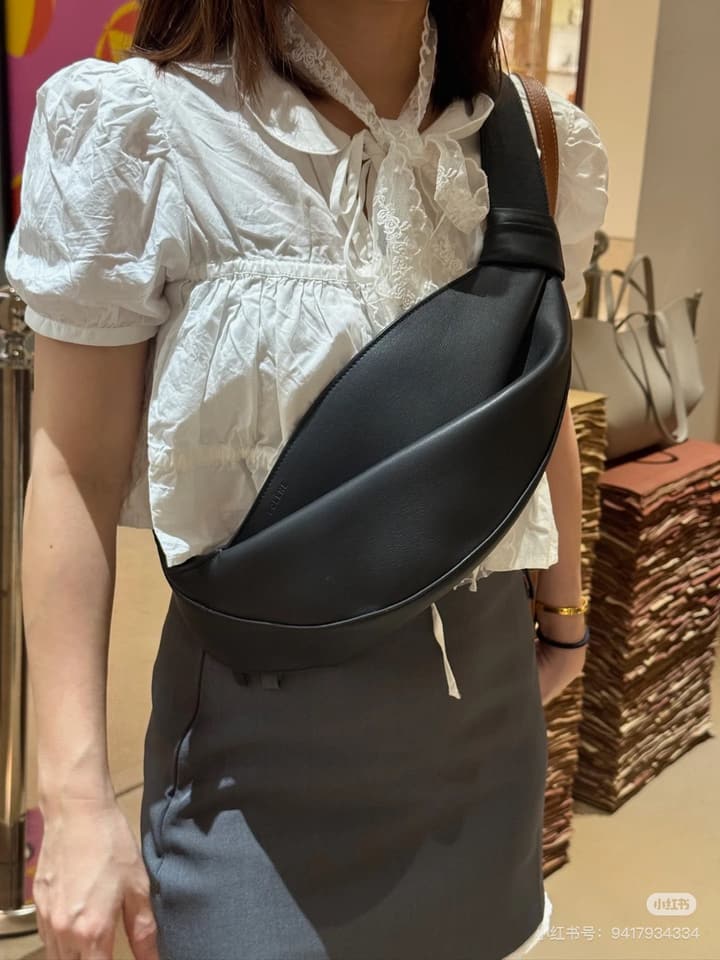 Polène Minimalist French Elegant Shoulder Bag – New Collection in Black