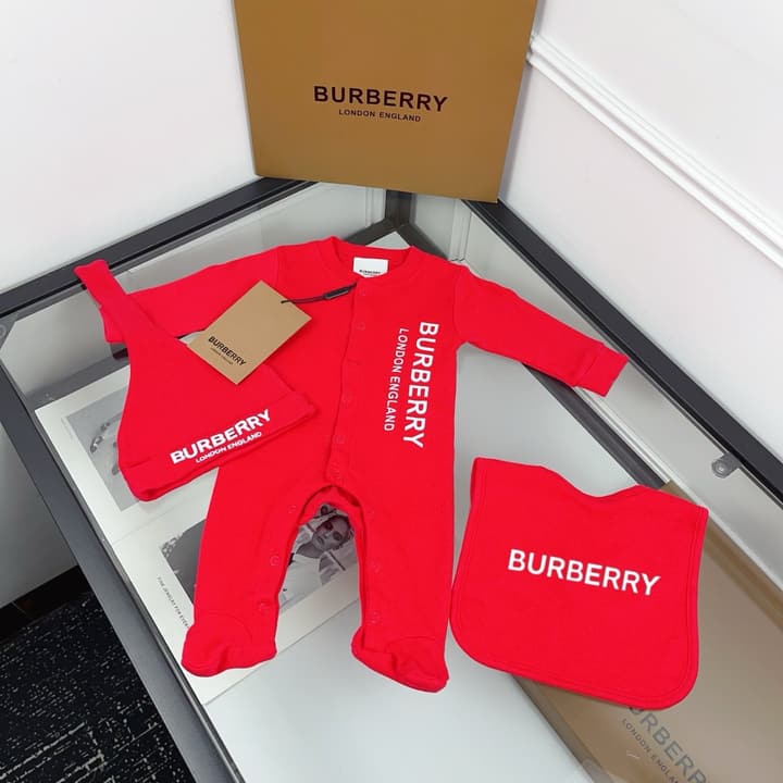 Burberry Classic Infant Three-Piece Set – Kids Collection in Bright Red Set