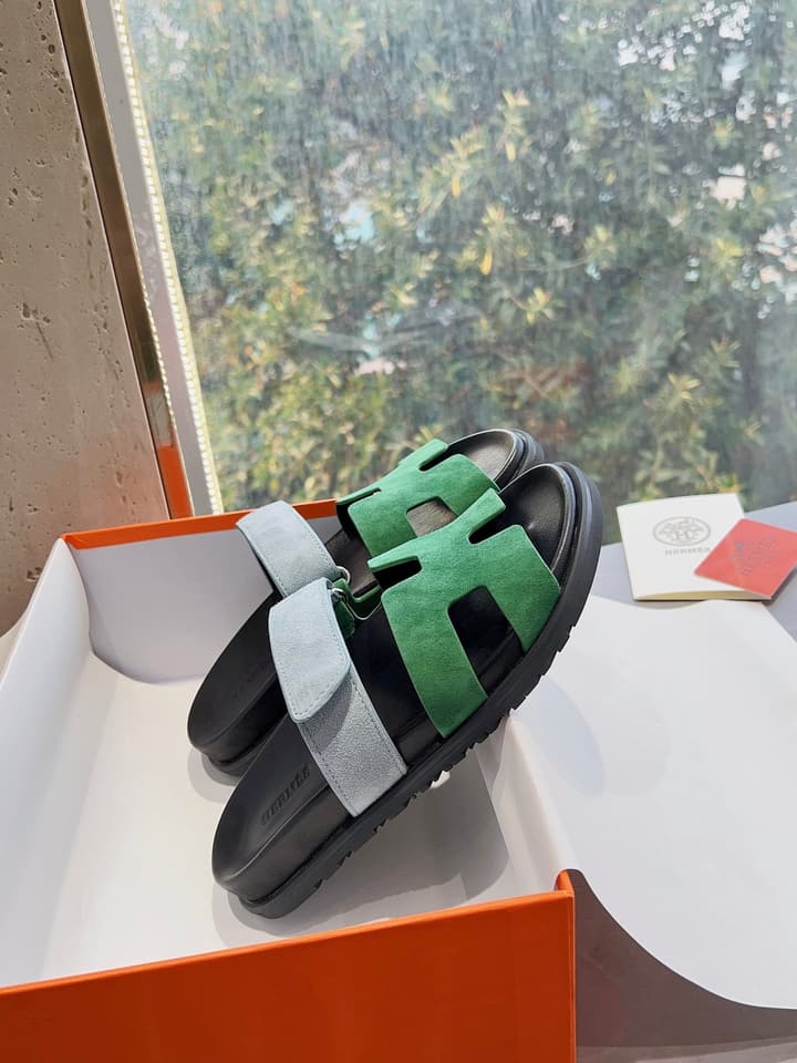Hermès Pig Nose Thong Sandals – 2024 Spring/Summer Collection in Black