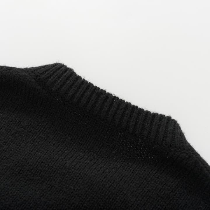 Burberry Equestrian Knight Logo Cashmere Blend Knit Sweater – 25SS in Black