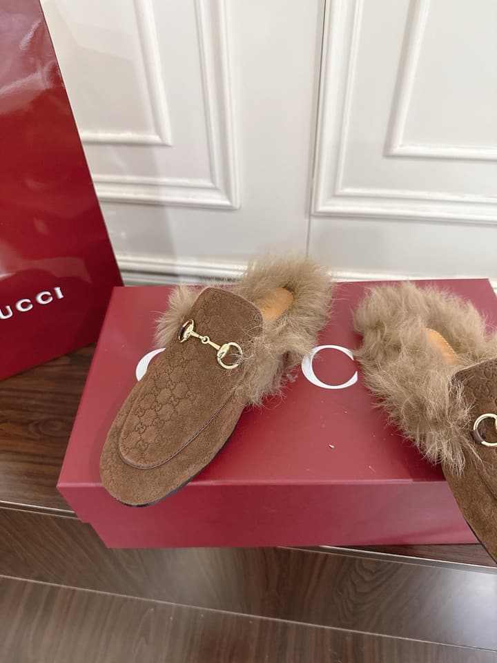 Gucci Tuscan Wool Loafers – Autumn/Winter Must-Have in Beige Gg Monogram With Tan Fur