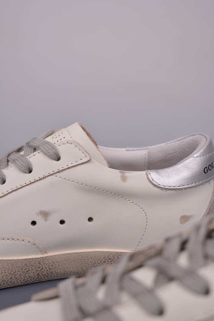 Golden Goose Super Star Distressed Sneakers – 2023 Collection in White With Navy Heel