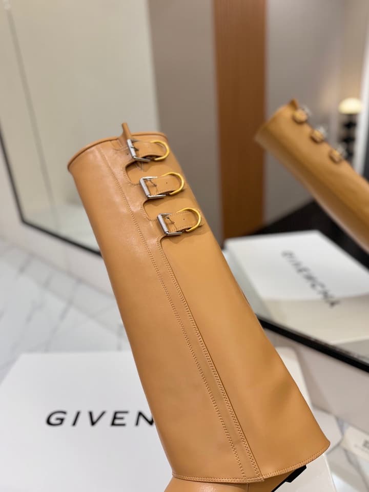 Givenchy Lock Detail Knee-High Boots – 2024 Spring/Summer Collection in Black