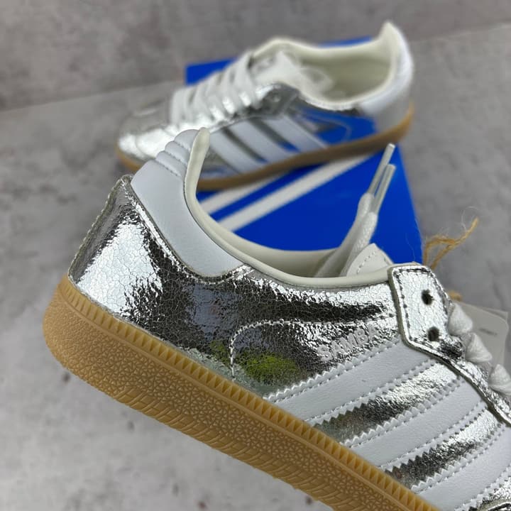 Adidas Samba OG Sneakers in Gold Metallic