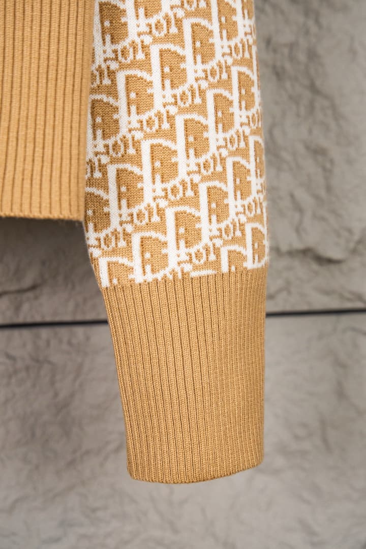 Dior Classic Oblique Reversible Cashmere Sweater – 25FW in Camel Oblique Pattern