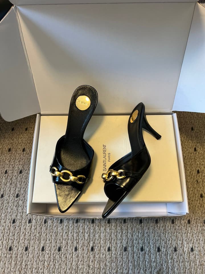 Saint Laurent Chain Pointed-Toe Heeled Mules – 26SS in Beige