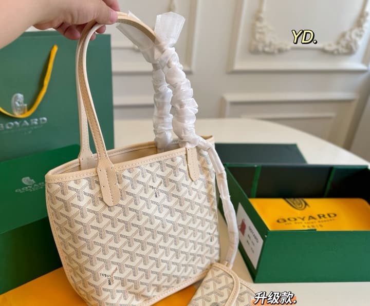 Goyard Reversible Tote Bag with Pouch in Black