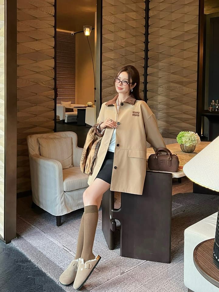 Miu Miu Collar Patchwork Trench Coat – 25SS in Creamy Beige