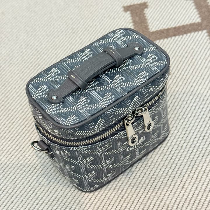 Goyard Muse Vanity Ultra Mini Cosmetic Bag in Blue