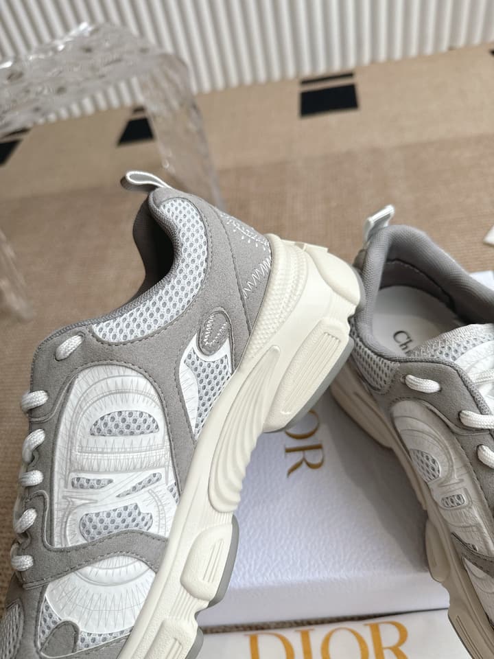 Dior Vibe Sneakers in Gold