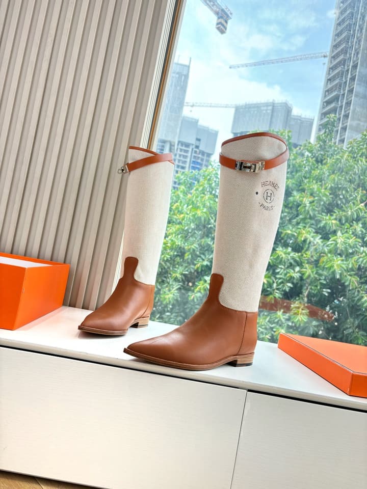 Hermès Classic Knee-High Boots – 2025FW in Assorted Buckle Riding Boots Display