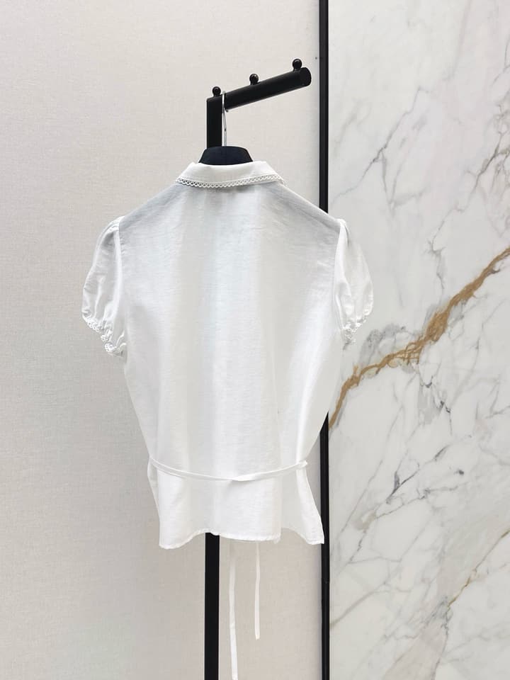 Dior Lace-Spliced Doll Collar Blouse – Spring/Summer Collection – 26SS in White
