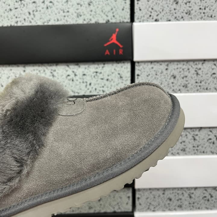 UGG Thick-Soled Low-Cut Fur Snow Boots in Olive Suede Patterned Trim