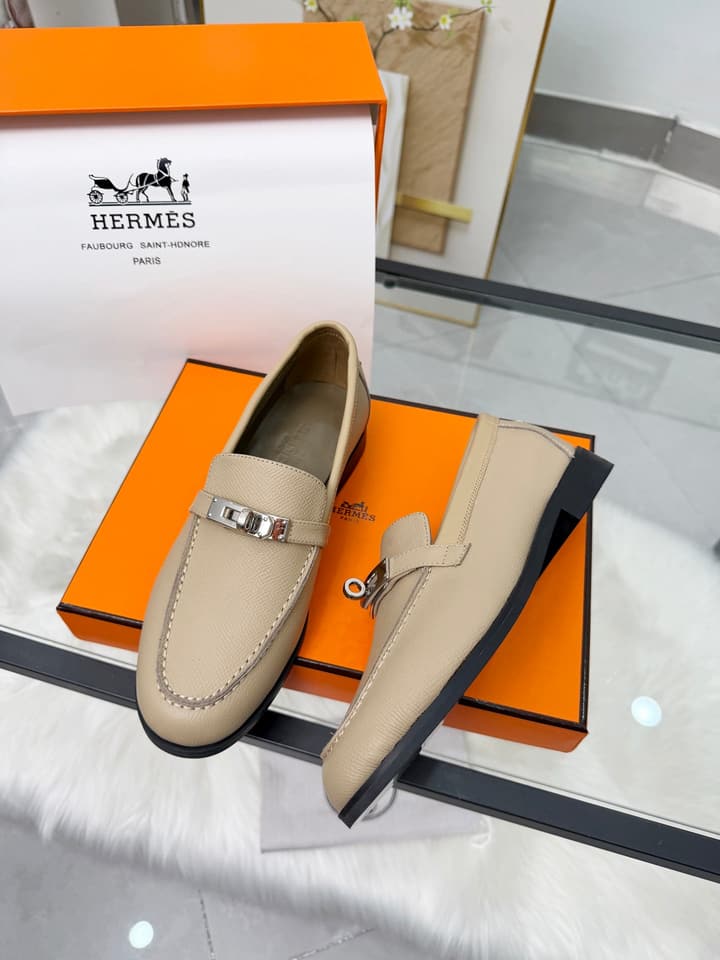 Hermès Classic Leather Sole Sandals in Black Smooth