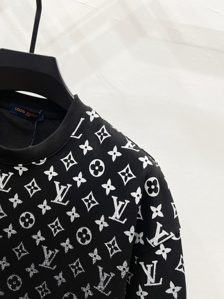 Louis Vuitton Gradient Monogram T-Shirt – 2025 Summer Collection in Black Bottom Gradient Monogram
