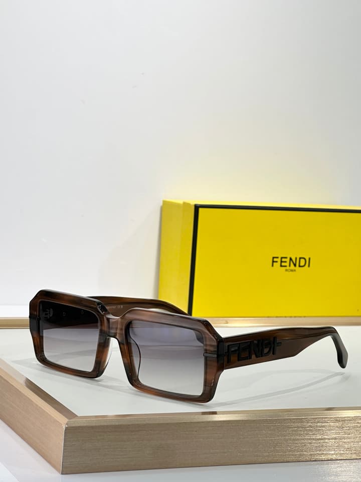 Fendi FE40073U Sunglasses