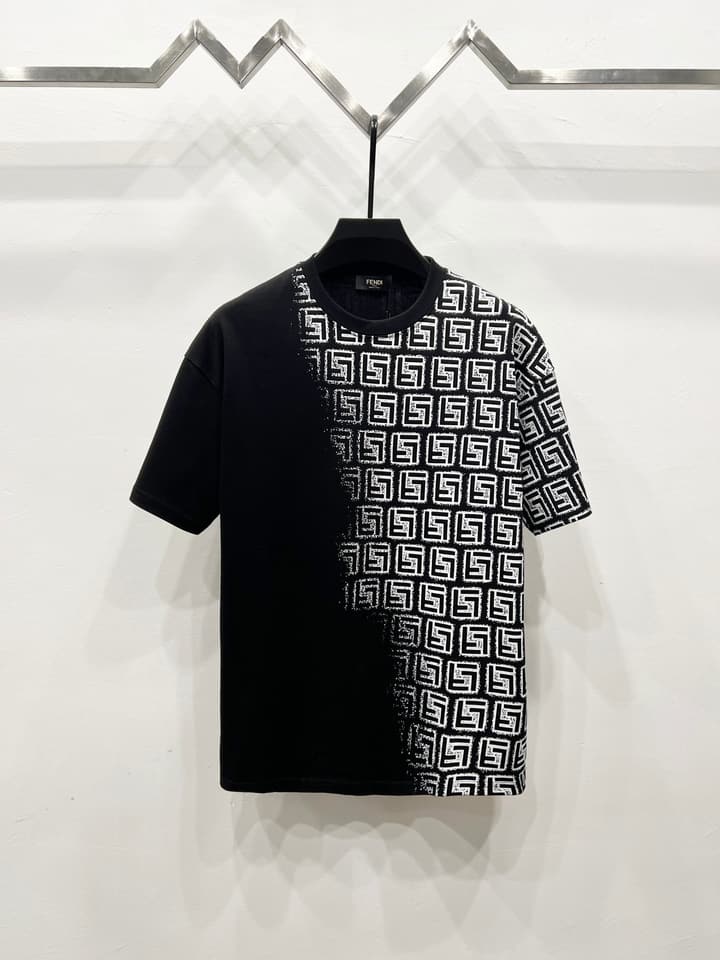 Fendi Gradient Logo Round Neck T-Shirt – 2025SS Collection in Black