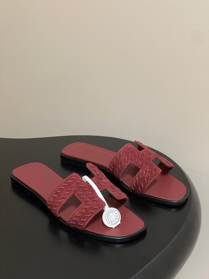 Hermès Oran Woven Suede Sandals – 2025 Collection in Black Leather