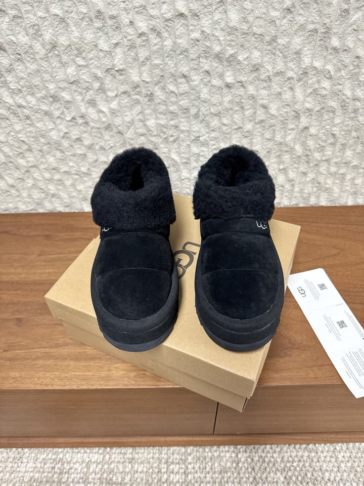 UGG Sheepskin Fur-Lined Slippers – Autumn/Winter Collection in Tall Light Pink With Cream Fur