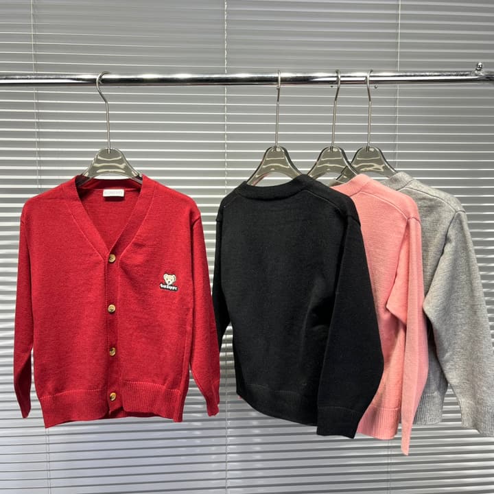 Burberry BU Bear Pattern Knit Cardigan – Kids Collection in Bright Red