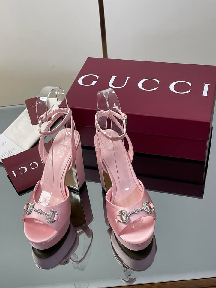 Gucci Platform Rhinestone Horsebit Sandals – Spring/Summer Collection – 2025 in Black Patent