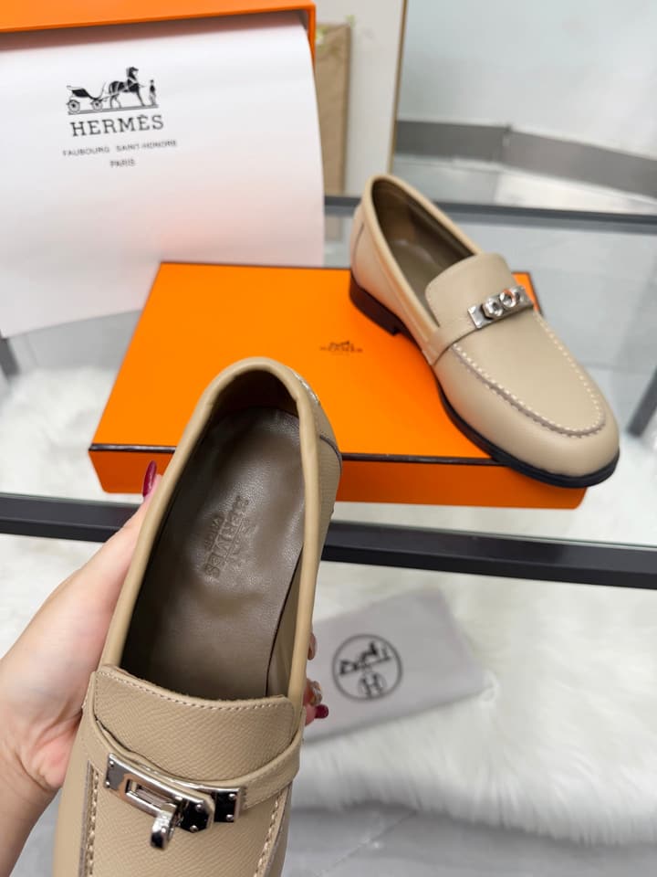 Hermès Classic Leather Sole Sandals in Black Smooth