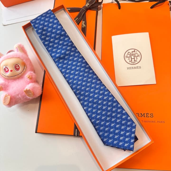 Hermès Animal Series Men's Silk Tie in Blue With Pink Pattern