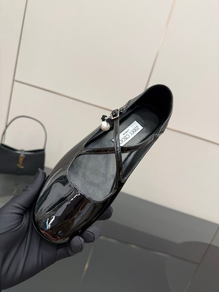 Jimmy Choo Patent Leather Ballerina Flats – 25SS in Black Patent
