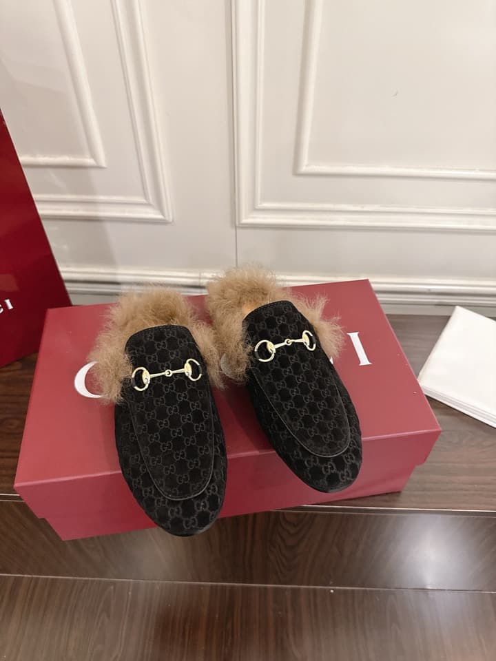 Gucci Tuscan Wool Loafers – Autumn/Winter Must-Have in Beige Gg Monogram With Tan Fur
