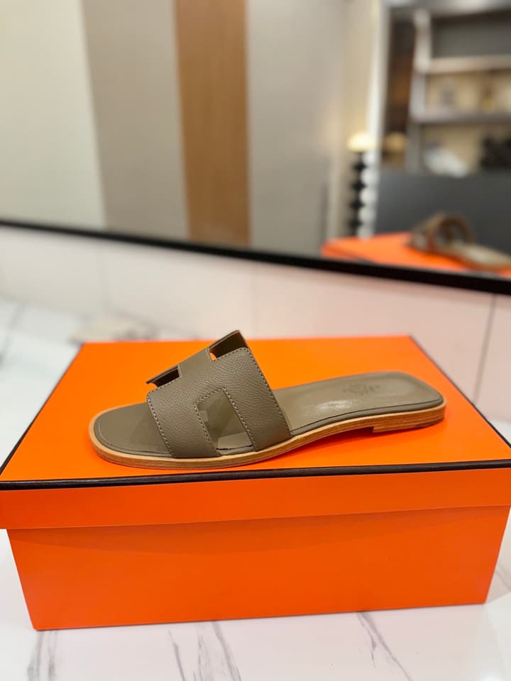Hermès Classic H Palm Grain Leather Sandals in Black