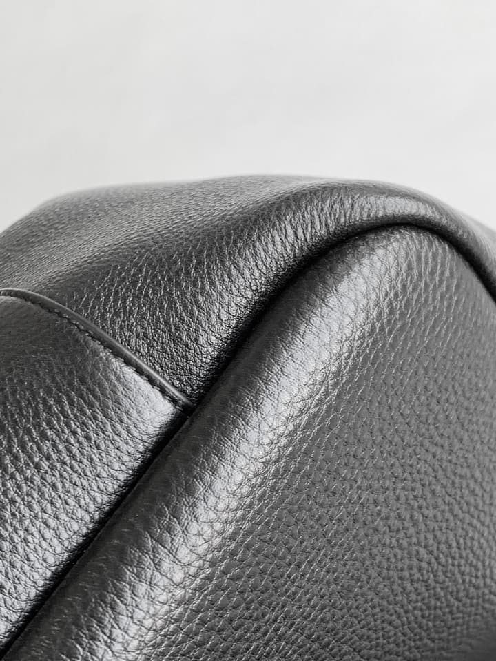 Saint Laurent BEA Horizontal Tote Bag in Black