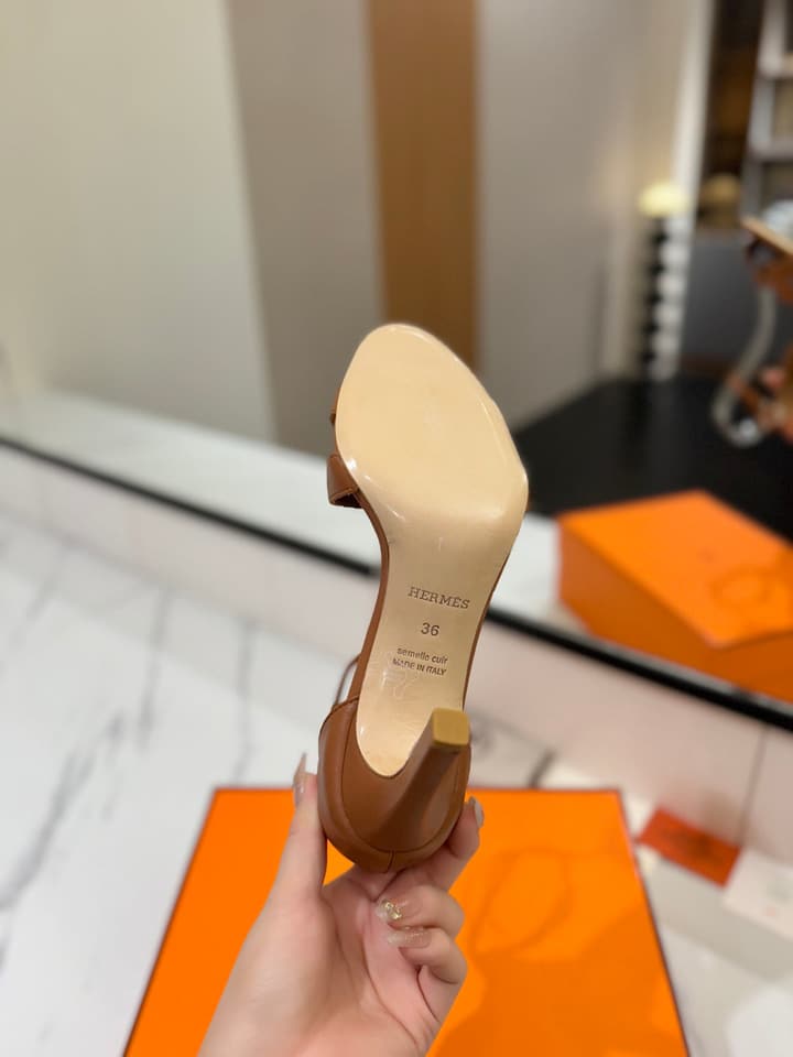 Hermès Classic Smooth Cowhide Pumps – 9cm in Caramel Brown