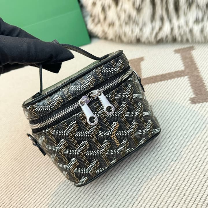 Goyard Muse Vanity Ultra Mini Cosmetic Bag in Blue