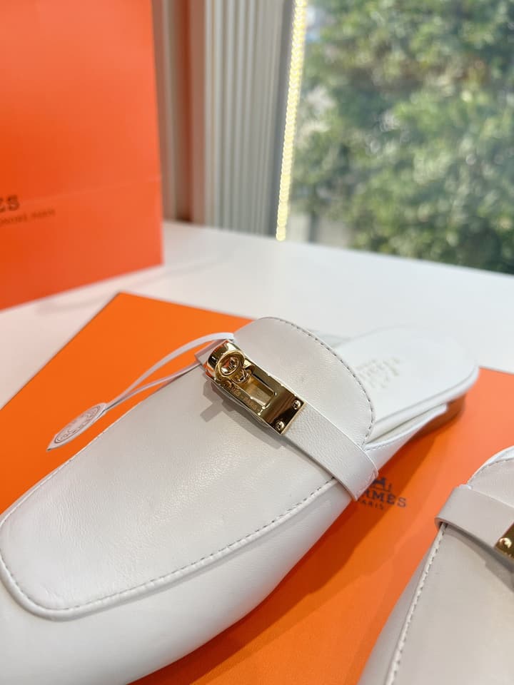 Hermès Calfskin Mules – 25SS/FW Collection in Black Embossed Leather With Silver Hardware