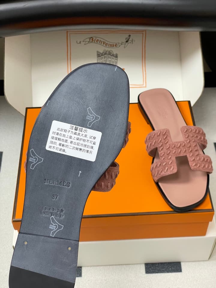 Hermès Oran Woven Suede Sandals – 2025 Collection in Black Leather