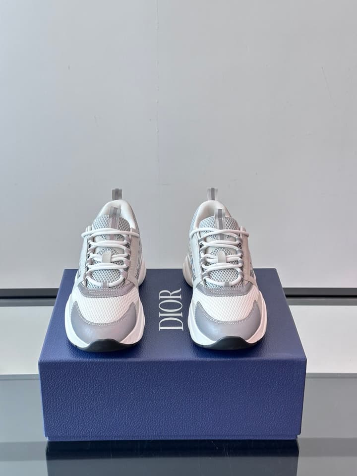 Dior B22 Retro Jogging Sneakers in Black And White Oblique