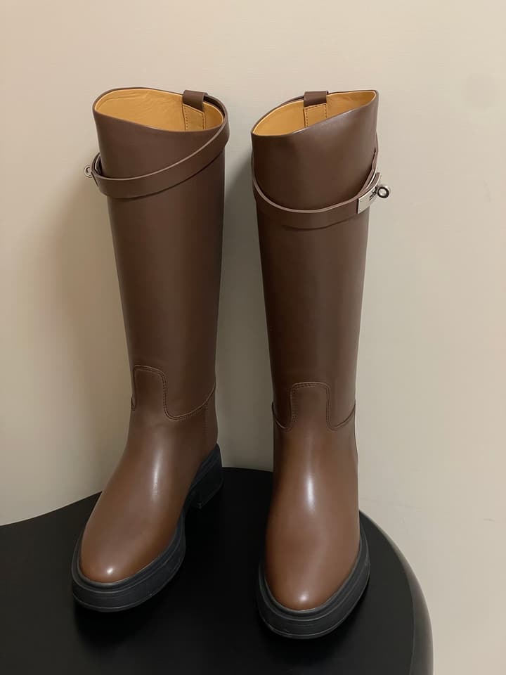 Hermès Jumping Kelly Buckle Knee-High Boots in Black Leather