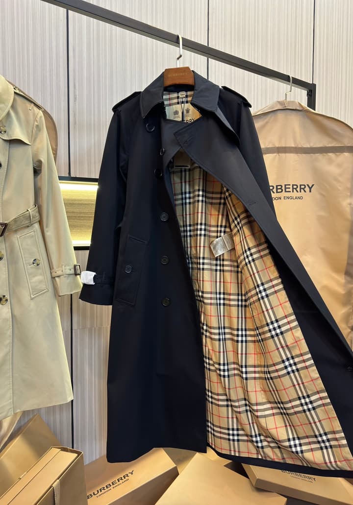 Burberry Heritage Long Trench Coat in Classic Black Trench Coat